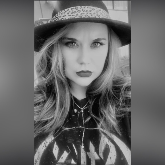 Meet your Posher, Ricci - Picture 2 of 4